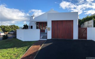 3 Bedroom House in Noordhoek