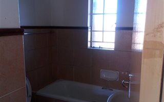 2 Bedroom Apartment in Die Hoewes