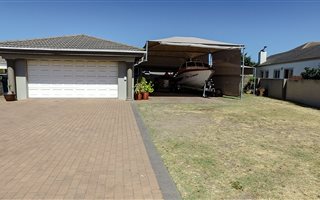 4 Bedroom House in Country Club