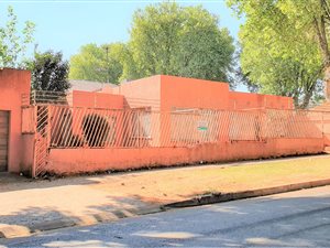 4 Bed House in Bezuidenhout Valley