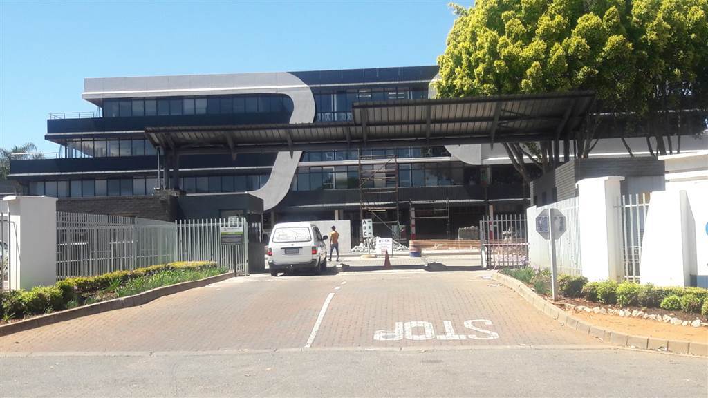 124 M Office Space To Rent In Cresta Rr Private Property