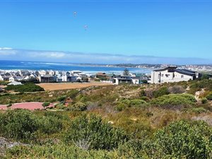 651 m² Land available in Stilbaai