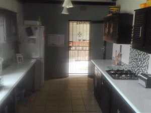 3 Bed House in Estera