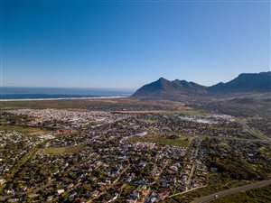 1.8 ha Land available in Fish Hoek
