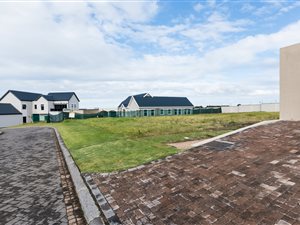 835 m² Land available in Kingswood Golf Estate