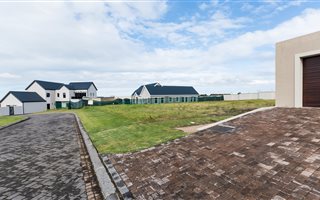 835 m² Land available in Kingswood Golf Estate