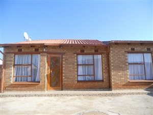 2 Bed House in Roodekop