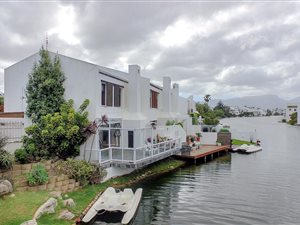 3 Bedroom House in Marina Da Gama