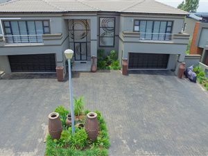 6 Bedroom House in Meyersdal Nature Estate