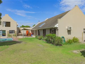 4 Bedroom House in Tokai