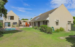 4 Bedroom House in Tokai