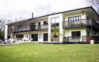 6 Bedroom House in Colleen Glen