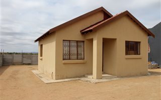 2 Bedroom House in Mahlasedi Park