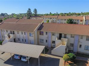 3 Bedroom Simplex in Die Hoewes