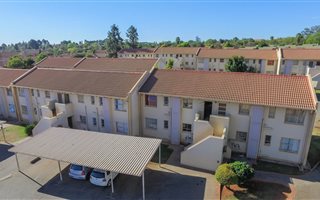 3 Bedroom Simplex in Die Hoewes