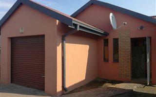3 Bedroom House in Heidedal