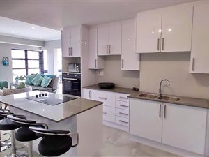 3 Bed Apartment in Mossel Bay Central