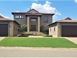 4 Bed House in Three Rivers East