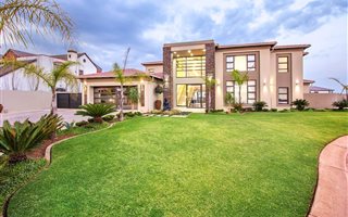 5 Bedroom House in Monavoni