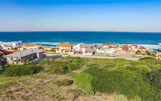 600 m² Land available in Dana Bay