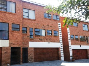 3 Bed Townhouse in La Montagne