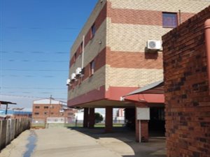 1990 m² Commercial space in Meadowdale
