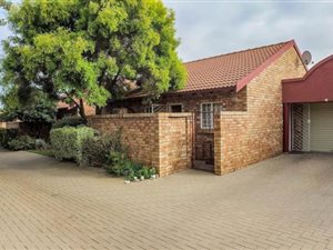 2 Bed Townhouse in Wierda Glen