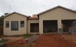3 Bedroom Duet in Kameeldrift East