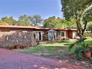 7 Bed, Bed and Breakfast in Clubview
