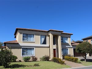 4 Bed House in Blue Valley Golf Estate