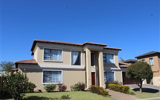 4 Bedroom House in Blue Valley Golf Estate
