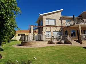 4 Bed Duet in Menkenkop