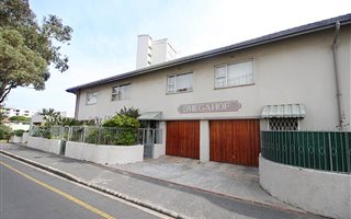 3 Bedroom Apartment in Strand South
