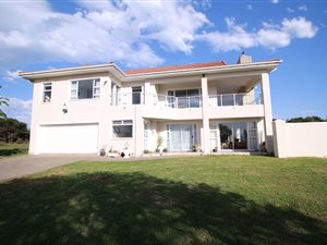 4 Bed House in Cintsa