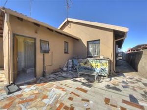 3 Bed House in Protea North