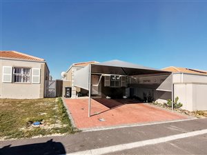 2 Bed House in Strandfontein