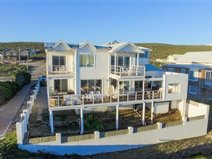 3 Bed House in Yzerfontein