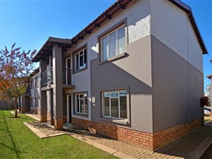 3 Bed Apartment in Protea Glen
