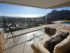 5 Bedroom House in Noordhoek