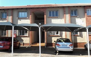 2 Bedroom Apartment in Rensburg