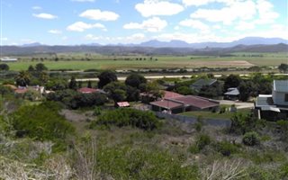 907 m² Land available in Klein Brak River