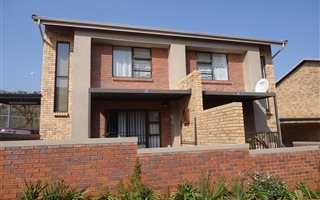 2 Bedroom Apartment in Helderkruin