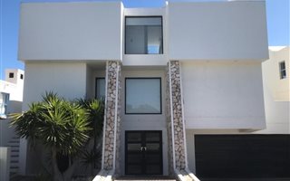 4 Bedroom House in Paradise Beach
