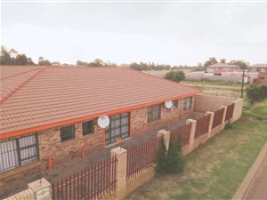 3 Bed Townhouse in Lenasia