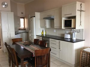 2 Bed Apartment in Umdloti Beach