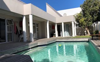4 Bedroom House in Sunset Beach