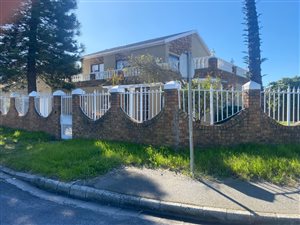 5 Bed House in Grassy Park