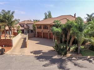 5 Bed House in Glen Erasmia