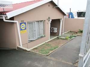 3 Bed House in Caneside
