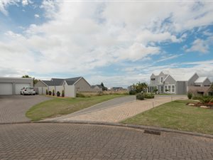 939 m² Land available in Kingswood Golf Estate
